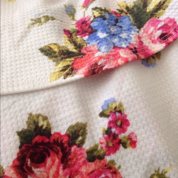 ❤️Only 2 left!! Off shoulder floral dress❤️ - Picture 2 of 3